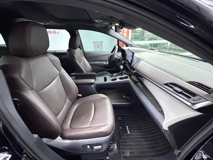 Фото 9 - Toyota Granvia