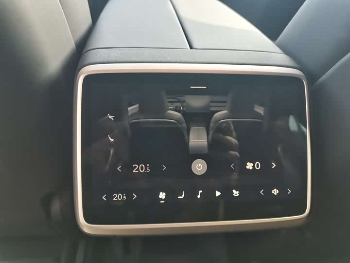 Фото 14 - Nio Onvo L60