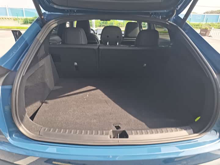 Фото 17 - Nio Onvo L60