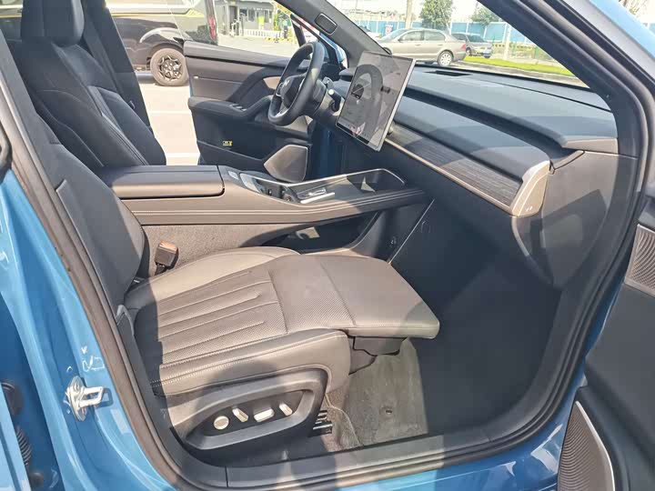 Фото 20 - Nio Onvo L60