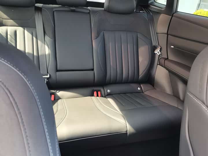 Фото 23 - Nio Onvo L60