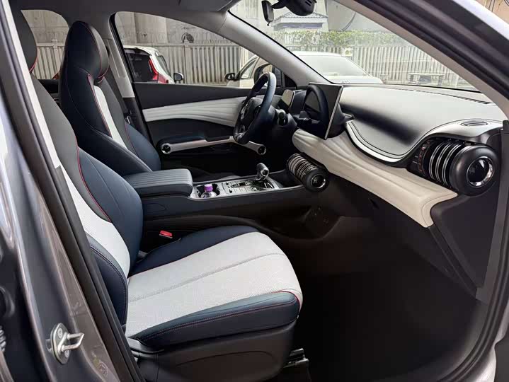 Фото 12 - BYD Yuan Plus