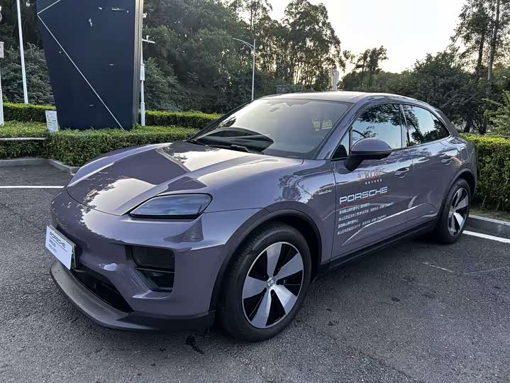 Фото 1 - Porsche Macan EV