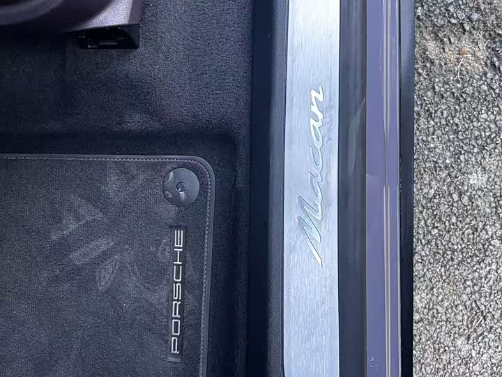 Фото 10 - Porsche Macan EV