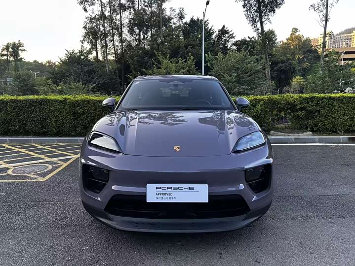Фото 2 - Porsche Macan EV