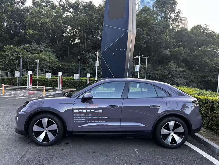 Фото 3 - Porsche Macan EV