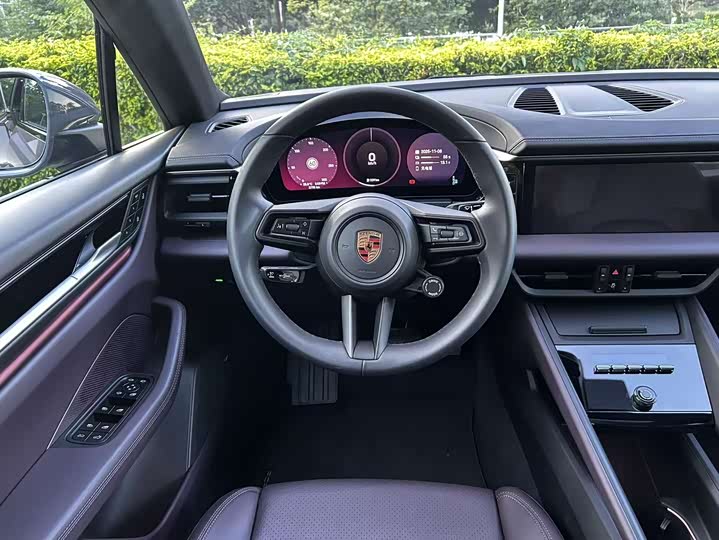 Фото 7 - Porsche Macan EV