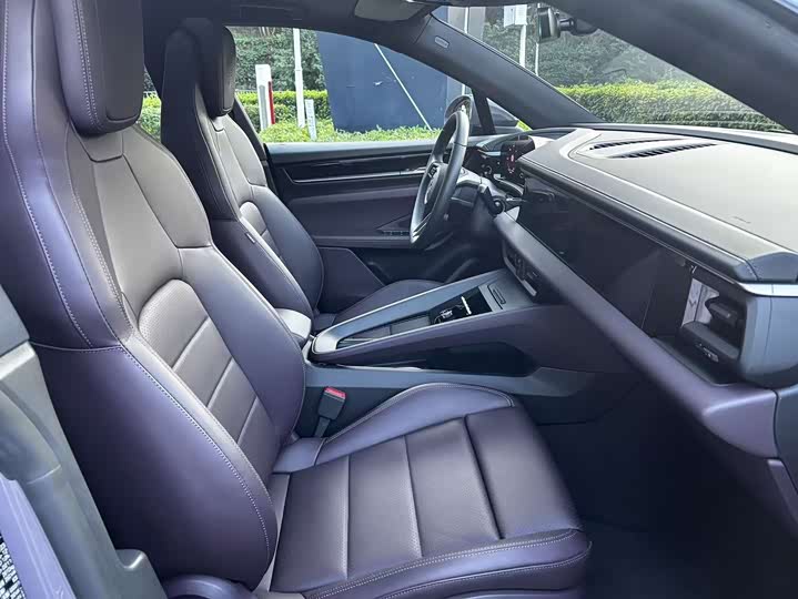 Фото 8 - Porsche Macan EV