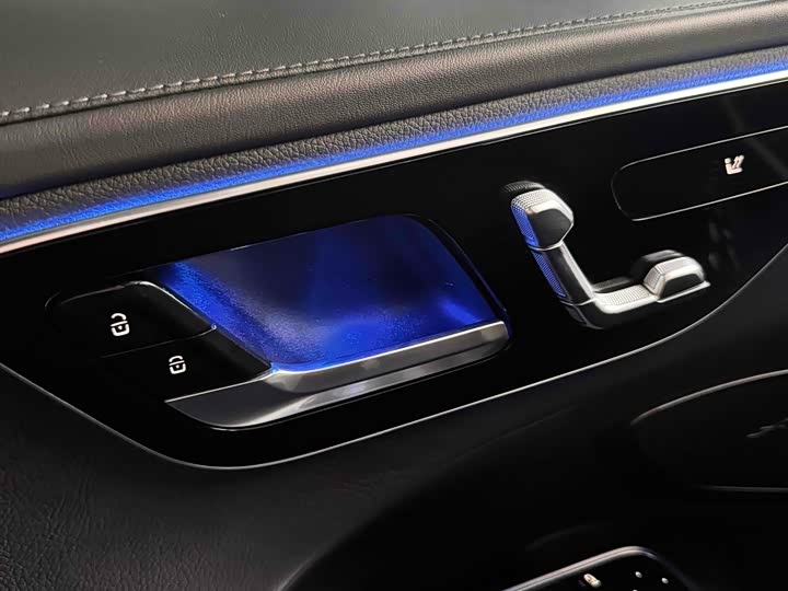 Фото 17 - Mercedes-Benz C-Class