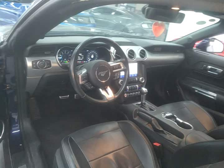 Фото 11 - Ford Mustang