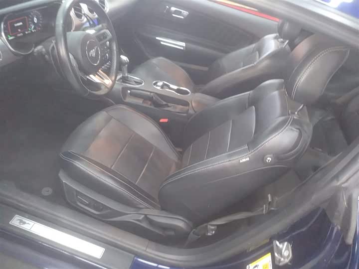 Фото 15 - Ford Mustang