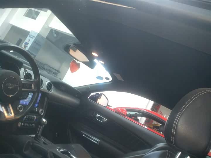 Фото 18 - Ford Mustang