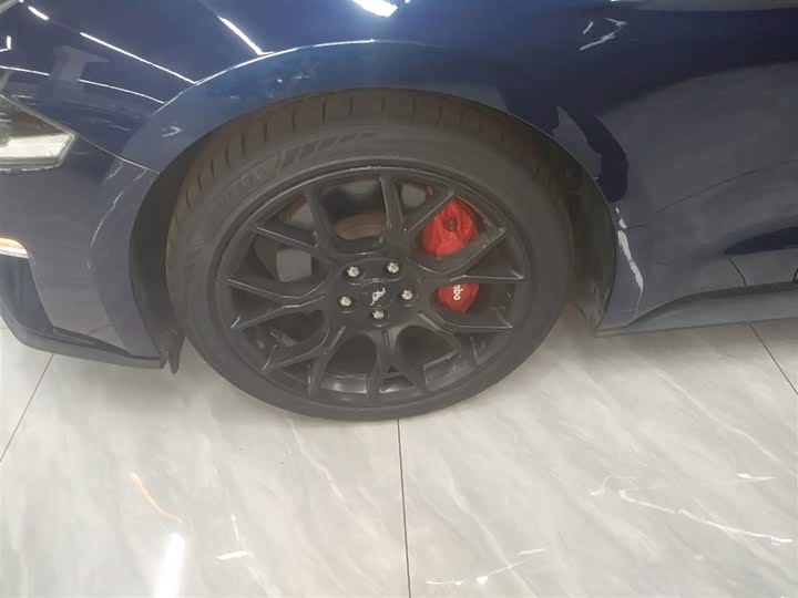 Фото 23 - Ford Mustang