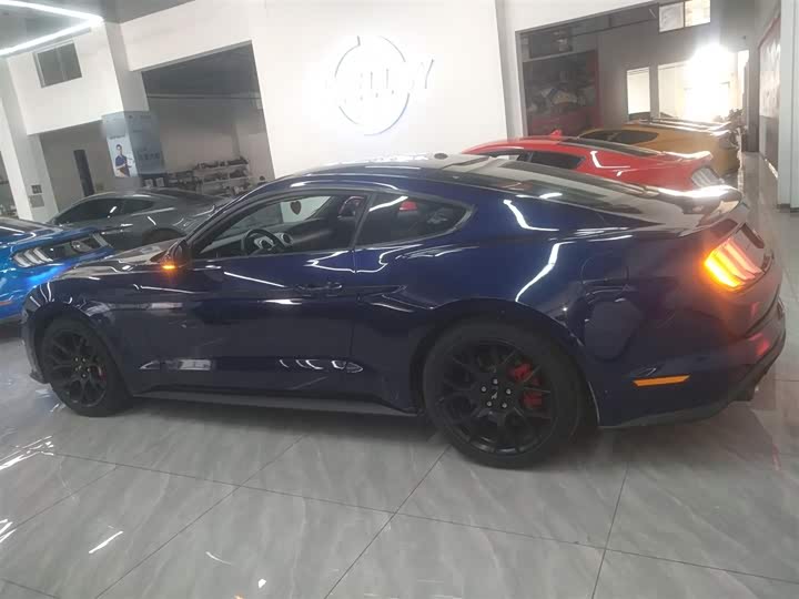 Фото 5 - Ford Mustang