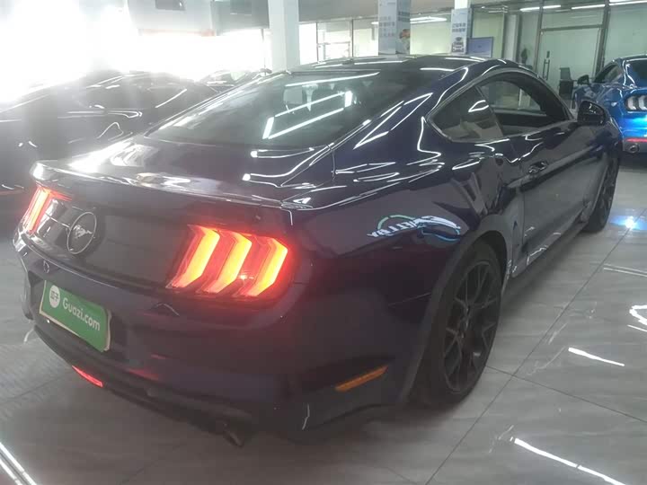 Фото 6 - Ford Mustang