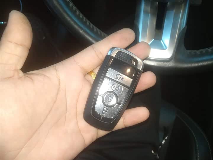 Фото 9 - Ford Mustang