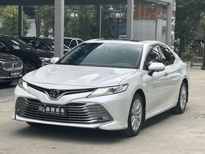 Фото 1 - Toyota Camry