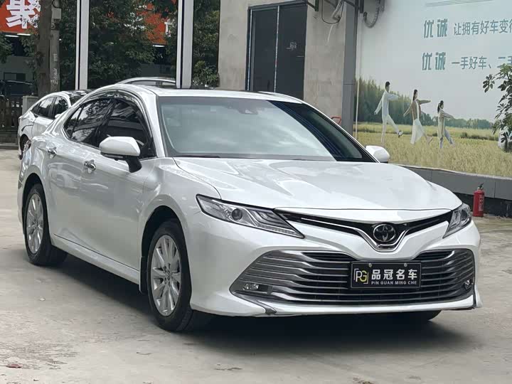 Фото 3 - Toyota Camry