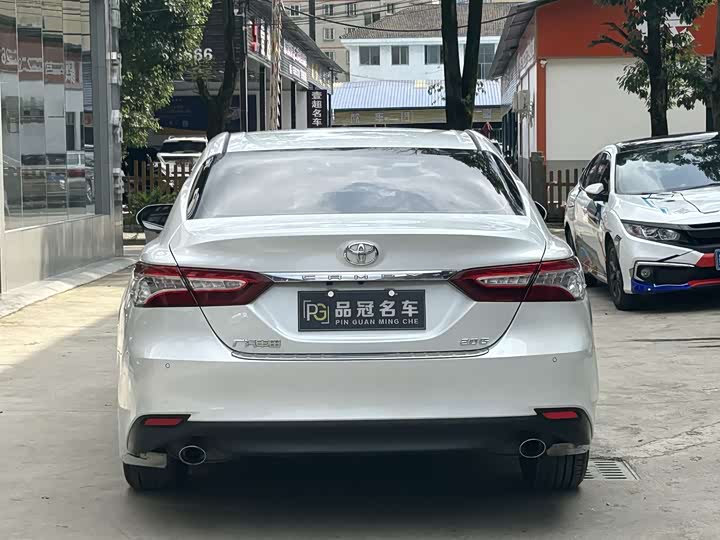 Фото 8 - Toyota Camry