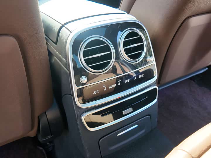 Фото 13 - Mercedes-Benz S-Class