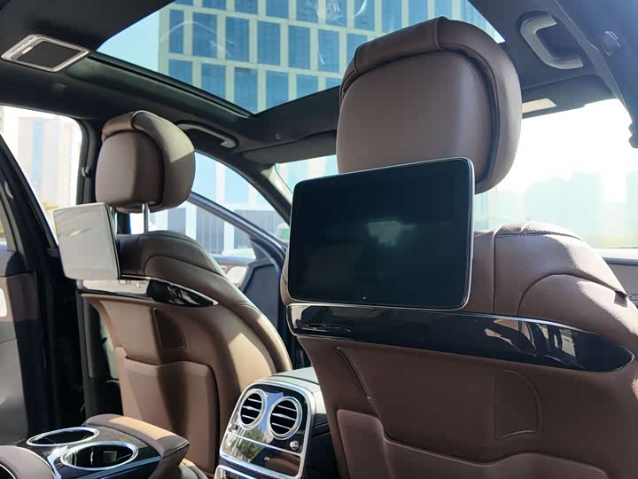 Фото 16 - Mercedes-Benz S-Class