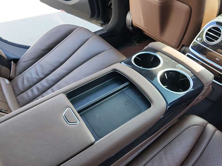 Фото 17 - Mercedes-Benz S-Class