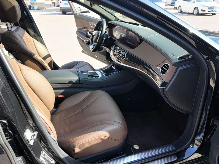 Фото 19 - Mercedes-Benz S-Class