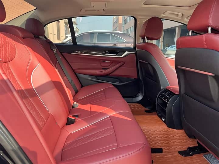 Фото 15 - BMW 5 Series