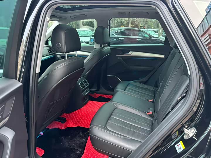 Фото 5 - Audi Q5L