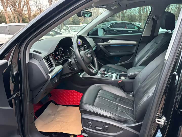 Фото 7 - Audi Q5L