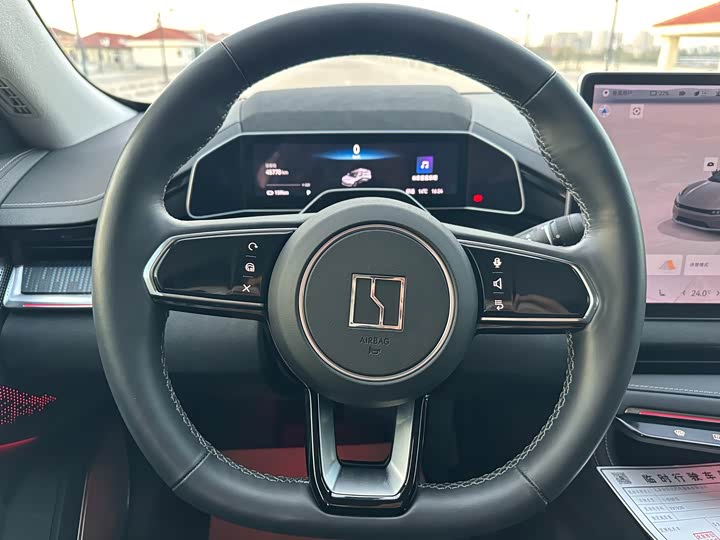 Фото 12 - Zeekr 001