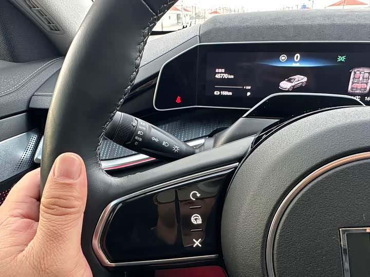 Фото 13 - Zeekr 001