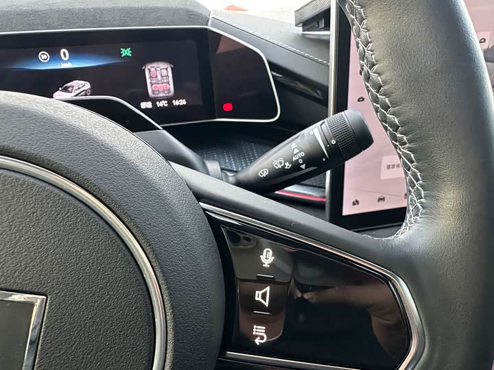 Фото 14 - Zeekr 001