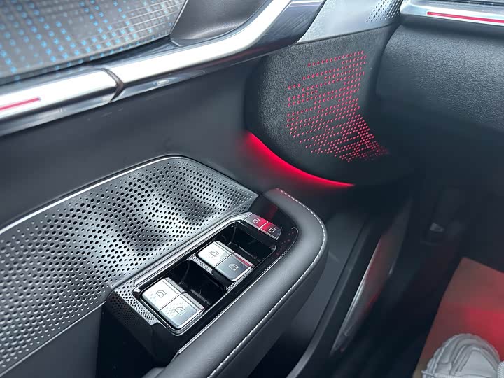 Фото 18 - Zeekr 001