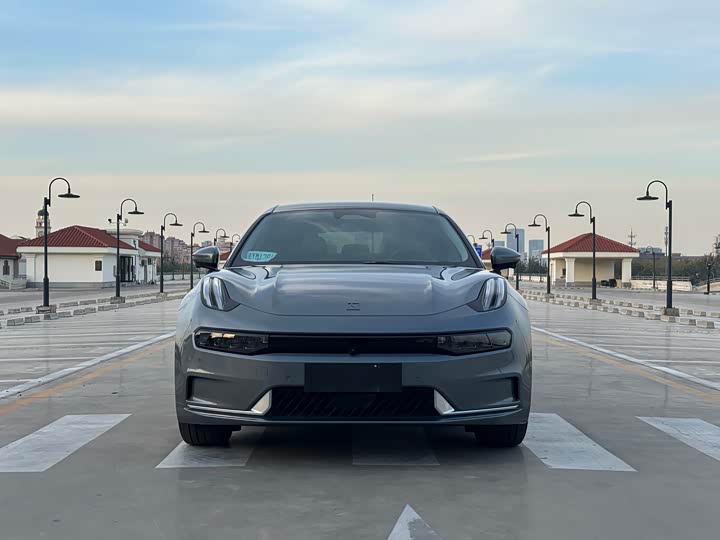 Фото 2 - Zeekr 001