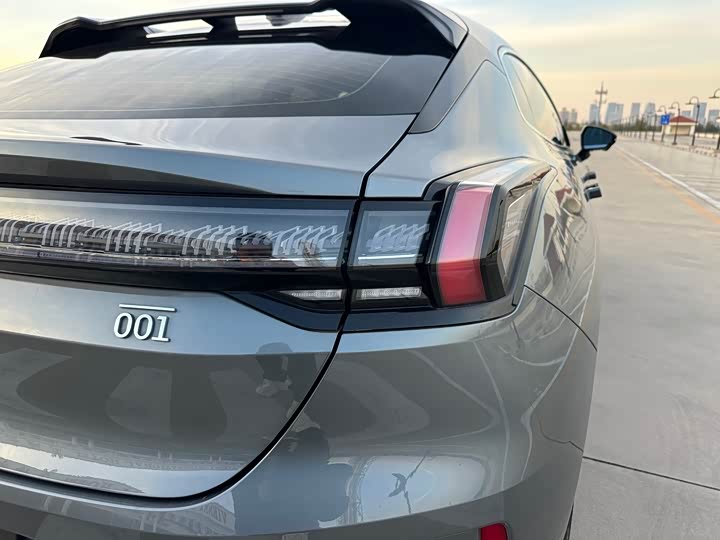 Фото 23 - Zeekr 001