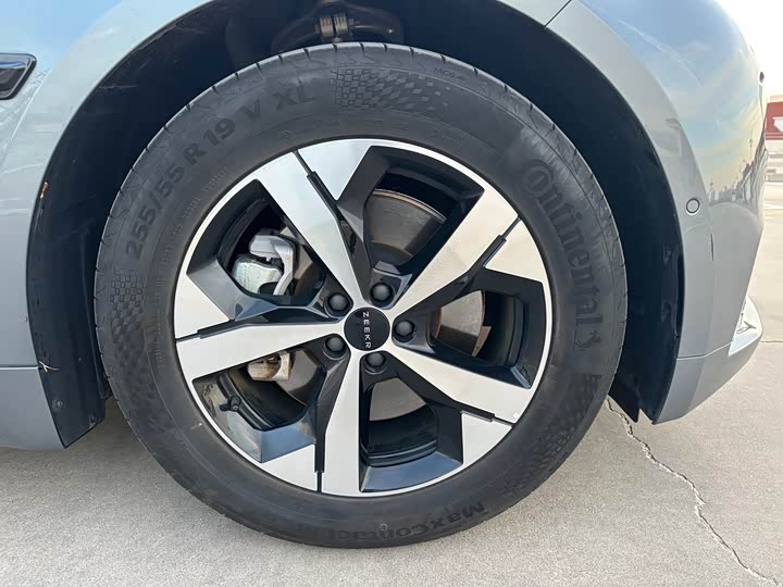 Фото 25 - Zeekr 001