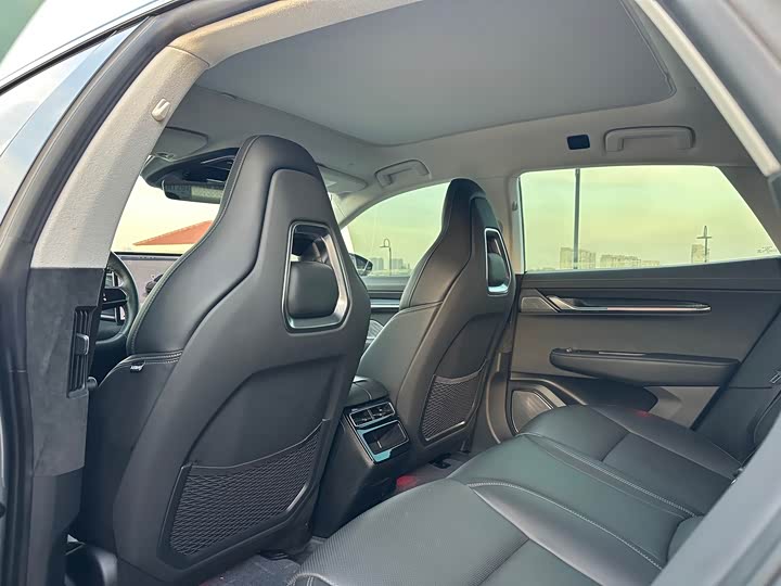 Фото 27 - Zeekr 001