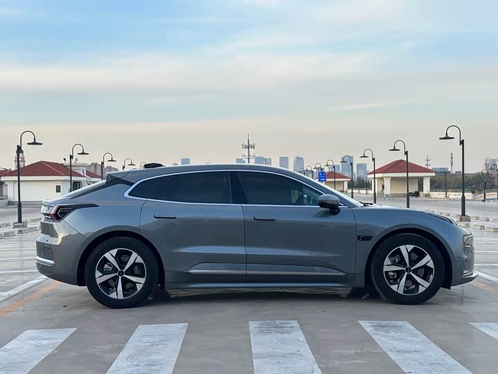 Фото 4 - Zeekr 001