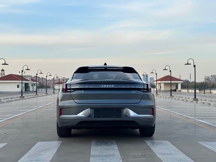 Фото 6 - Zeekr 001