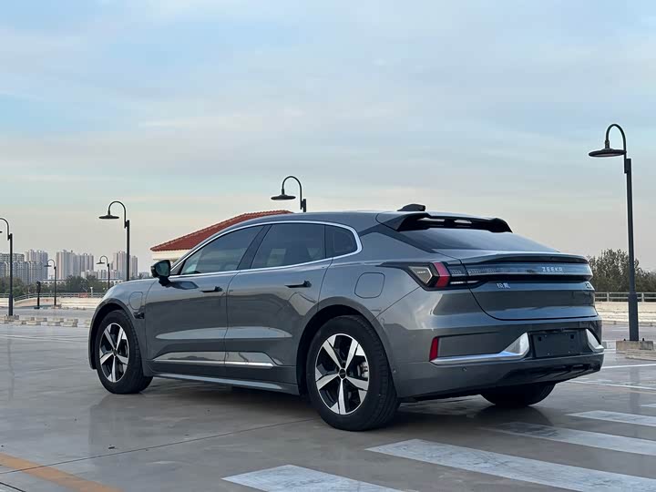 Фото 7 - Zeekr 001