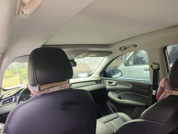 Фото 15 - Roewe RX5