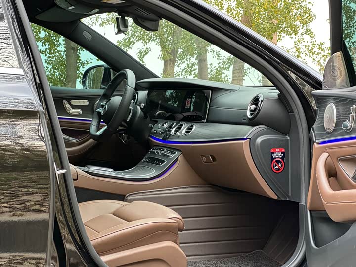 Photo 10 - Mercedes-Benz E-Class