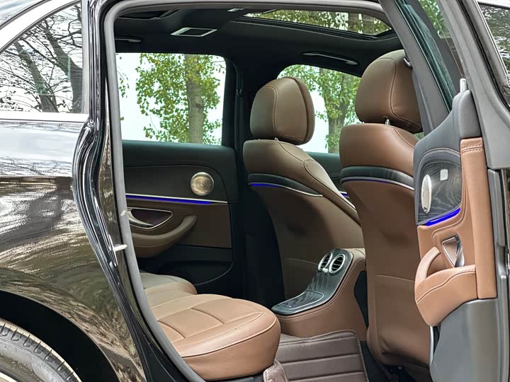 Photo 11 - Mercedes-Benz E-Class