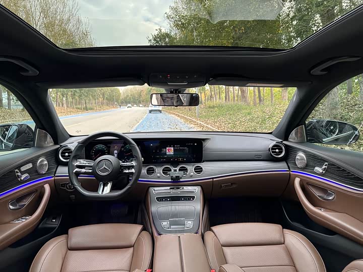 Photo 14 - Mercedes-Benz E-Class