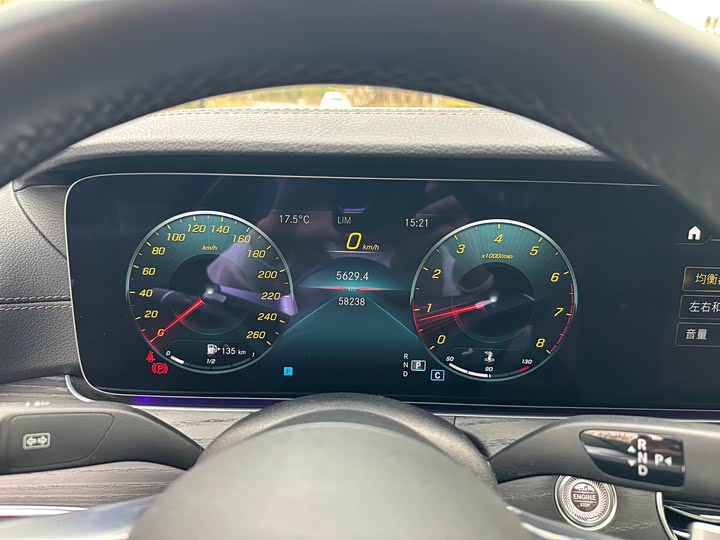 Photo 16 - Mercedes-Benz E-Class