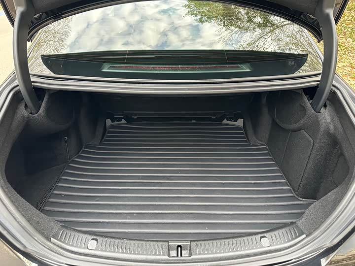 Photo 18 - Mercedes-Benz E-Class