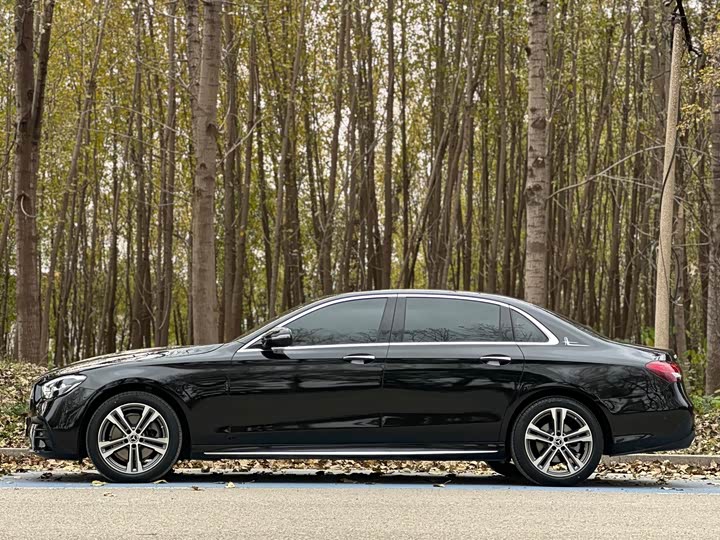 Photo 4 - Mercedes-Benz E-Class