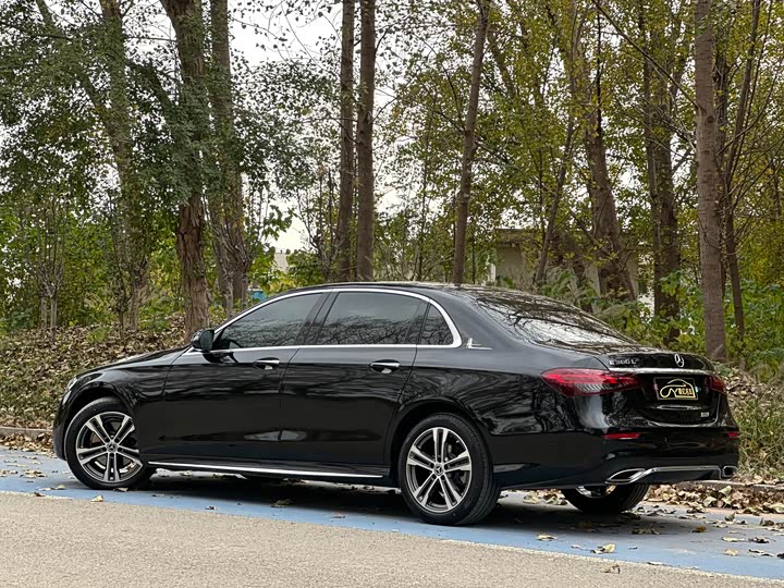 Photo 5 - Mercedes-Benz E-Class