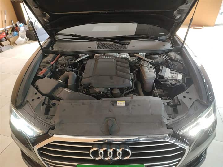 Фото 10 - Audi A6L